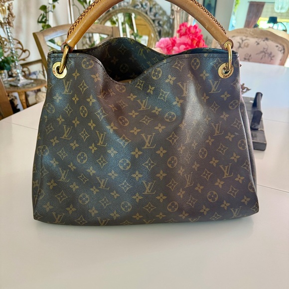 Louis Vuitton Handbags - Louis Vuitton Monogram Artsy MM Shoulder Bag with Gold Accents